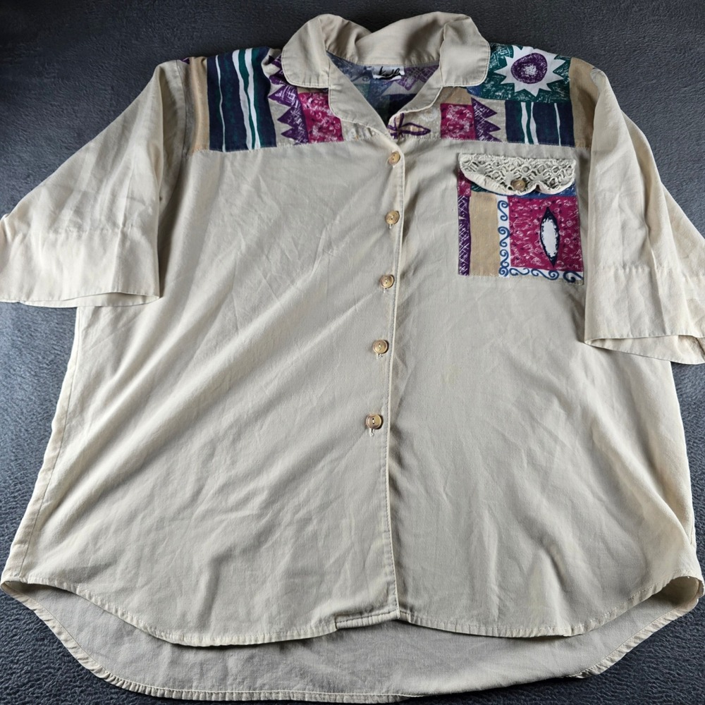 Top & Co. Vintage Beige Short Sleeve Button Up Geometric Print Lace Pocket Shirt
